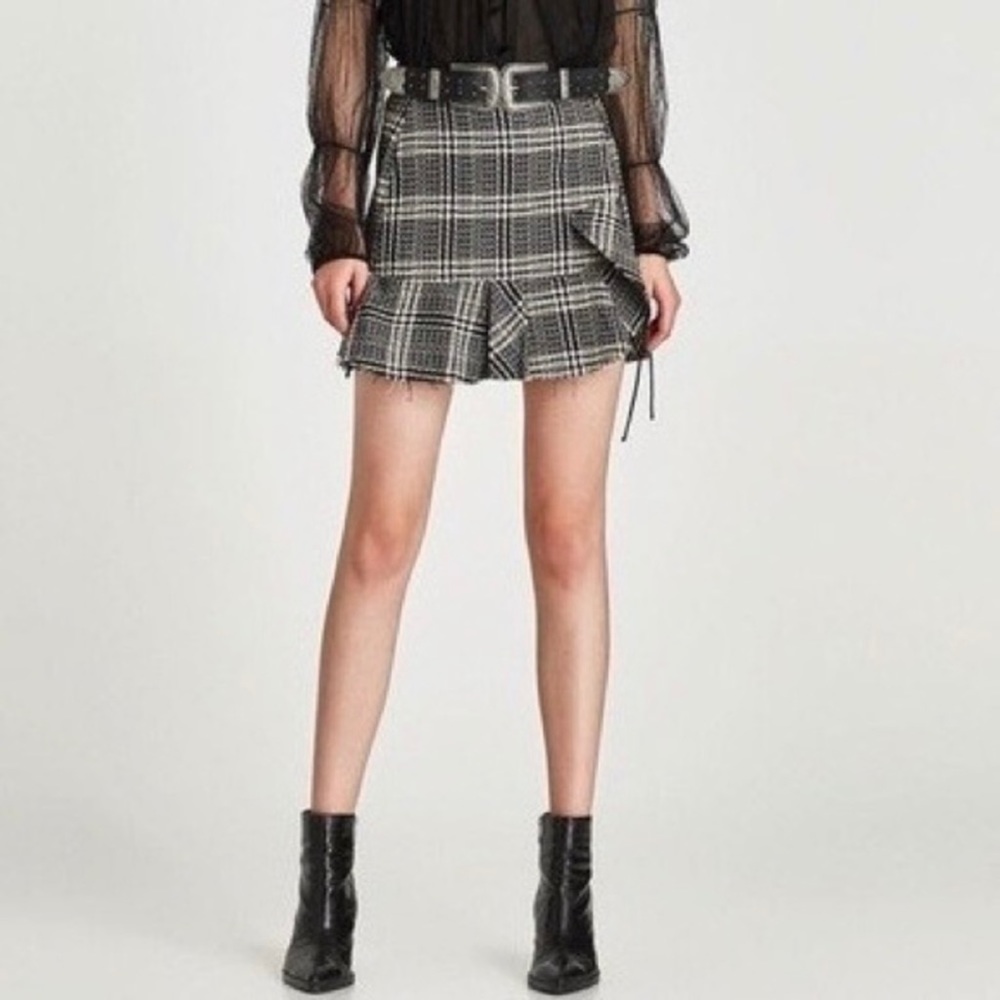Zara Beautiful Ruffled Hem Tweed Mini Skirt with Front Zipper